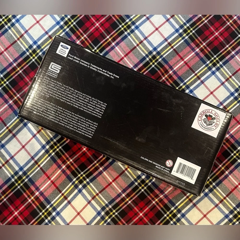 SHELBY COLLECTIBLES LEGEND SERIES 1965 White Shelby Cobra 427 S/C Diecast Car - Picture 8 of 9